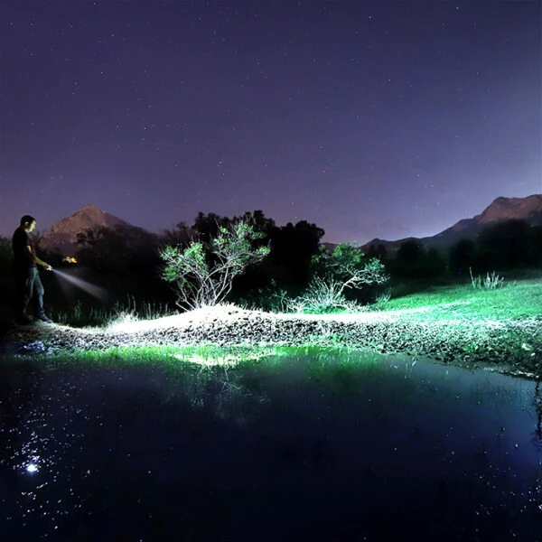 Automotive Repair Flashlights Fenix E18R V2.0 High Performance Rechargeable EDC Flashlight 4 Automotive Repair Flashlights Fenix E18R V2.0 High Performance Rechargeable EDC Flashlight - Image 2